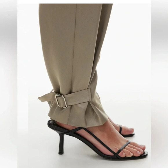 Aritzia Babaton
Refined Satin Cargo
Pant Modern  Taupe size 4, Edgy Streetwear. - Picture 7 of 16